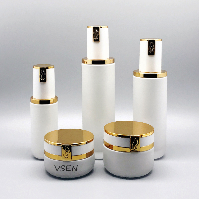 九游会·J9 - 官方网站|真人游戏第一品牌定制  白色化妆品瓶子(图1)