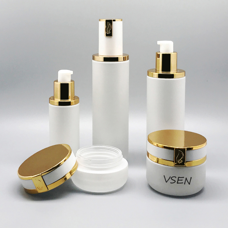 九游会·J9 - 官方网站|真人游戏第一品牌定制  白色化妆品瓶子(图2)